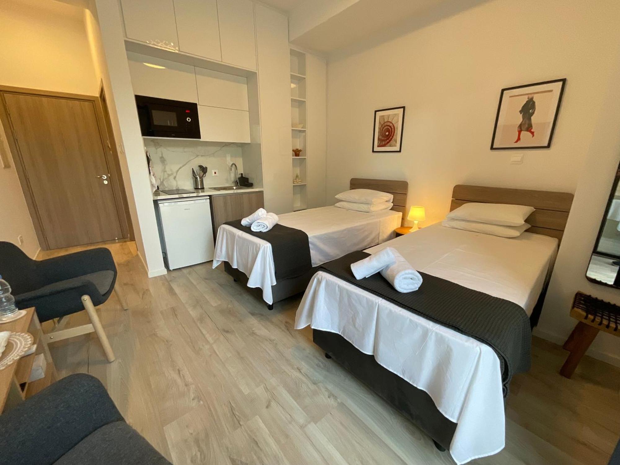 Le Voyageur By The Sea - Furnished Rooms Ларнака Экстерьер фото