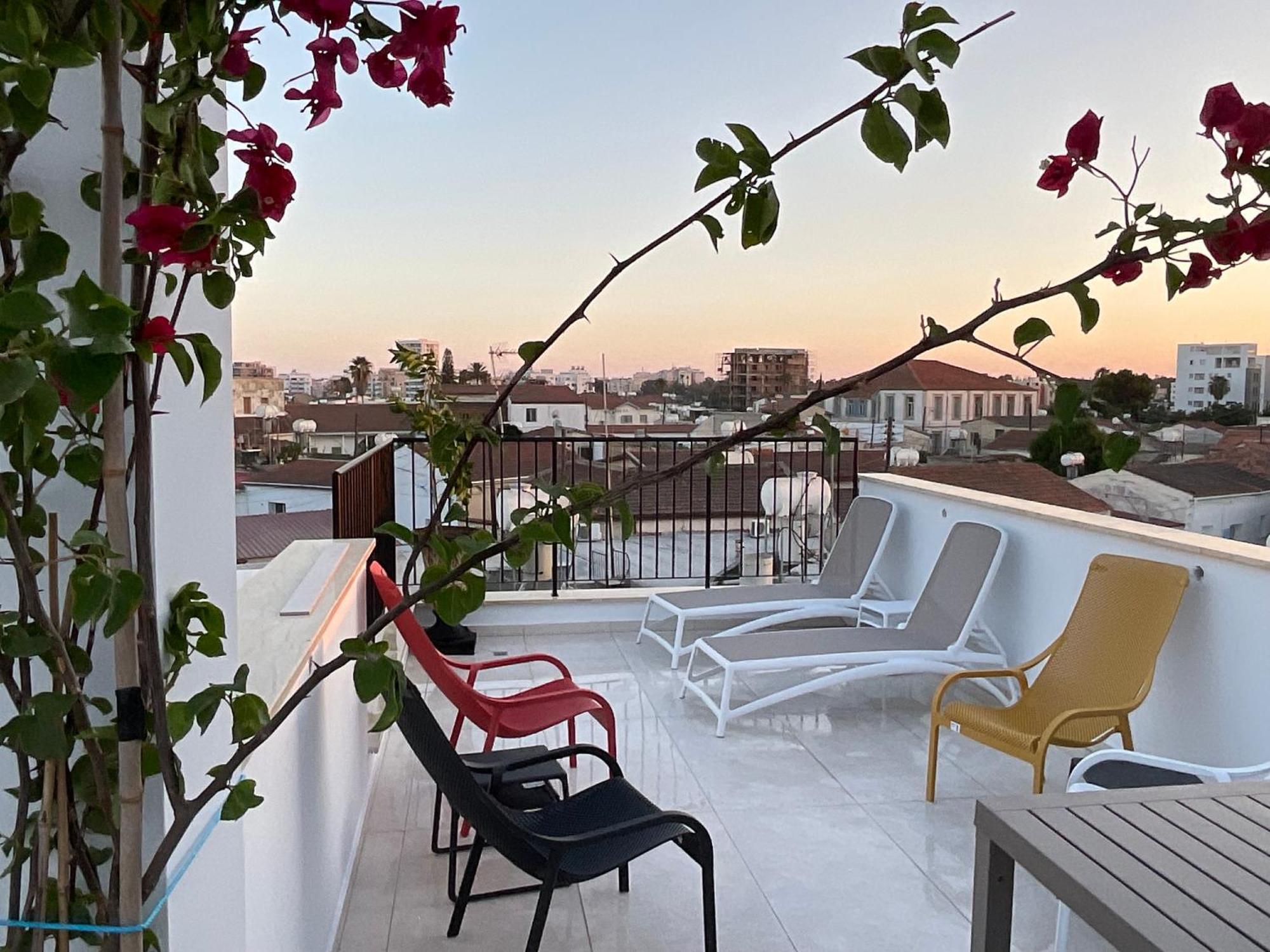 Le Voyageur By The Sea - Furnished Rooms Ларнака Экстерьер фото