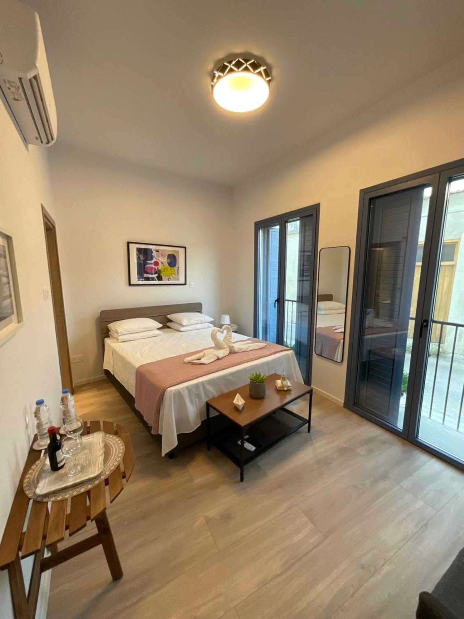 Le Voyageur By The Sea - Furnished Rooms Ларнака Экстерьер фото