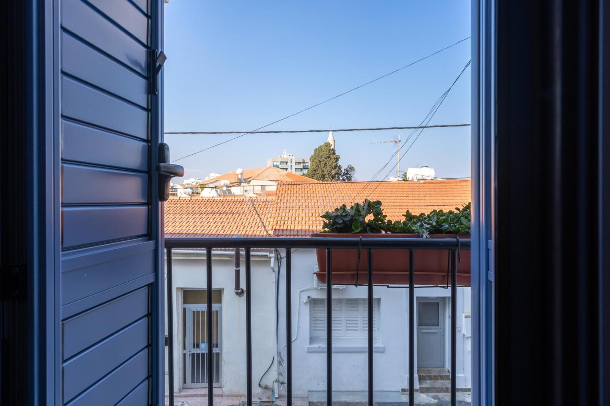 Le Voyageur By The Sea - Furnished Rooms Ларнака Экстерьер фото