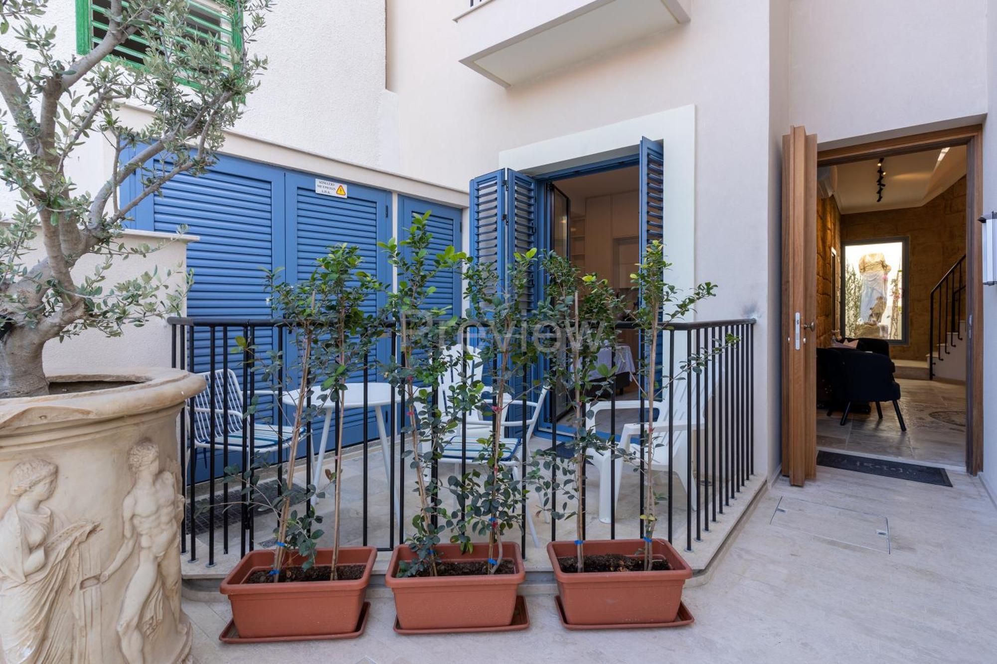 Le Voyageur By The Sea - Furnished Rooms Ларнака Экстерьер фото