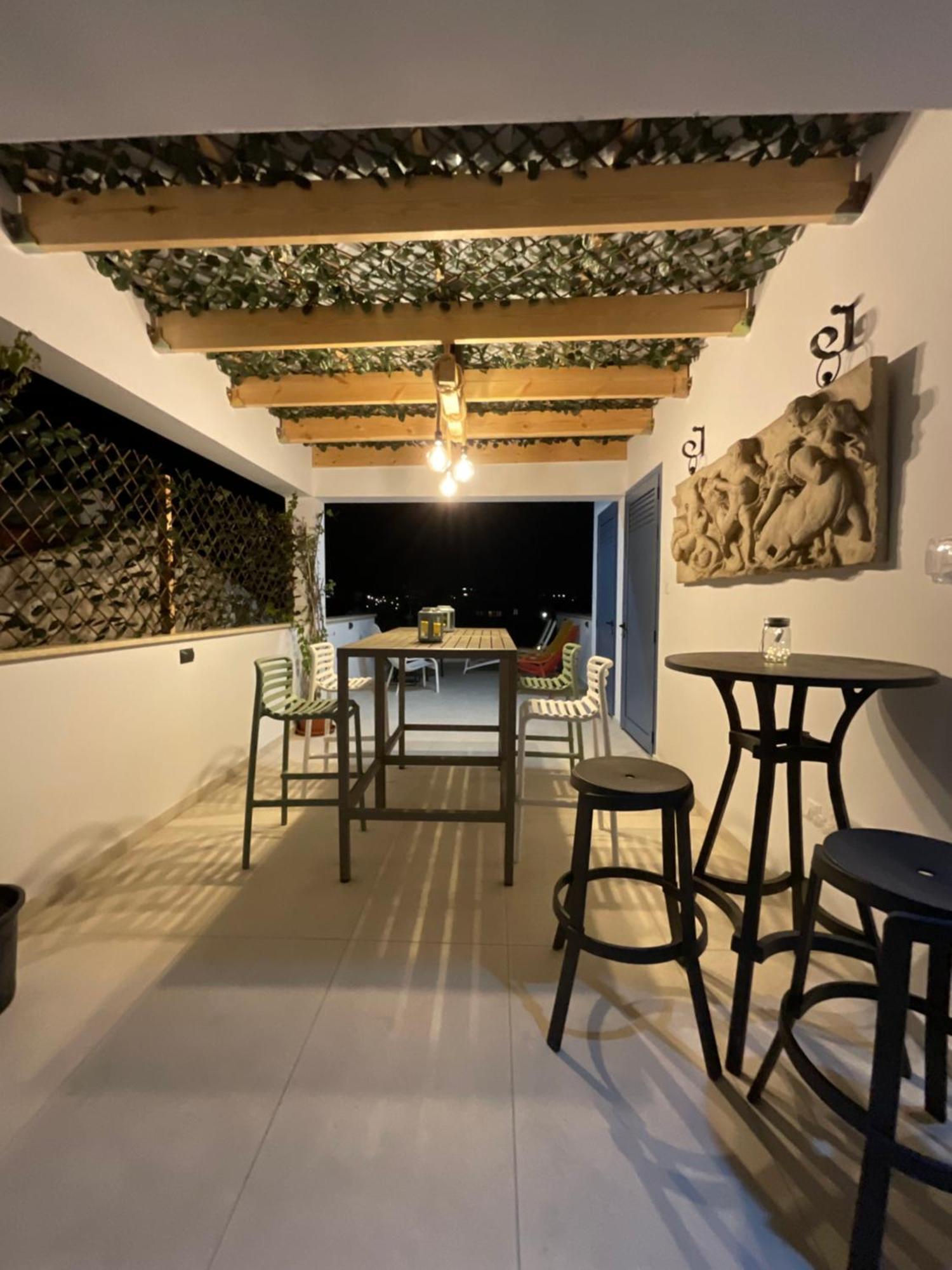 Le Voyageur By The Sea - Furnished Rooms Ларнака Экстерьер фото