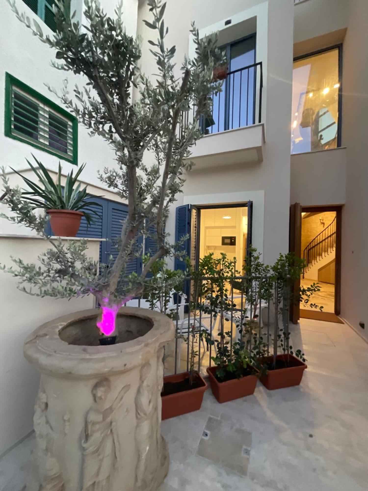 Le Voyageur By The Sea - Furnished Rooms Ларнака Экстерьер фото