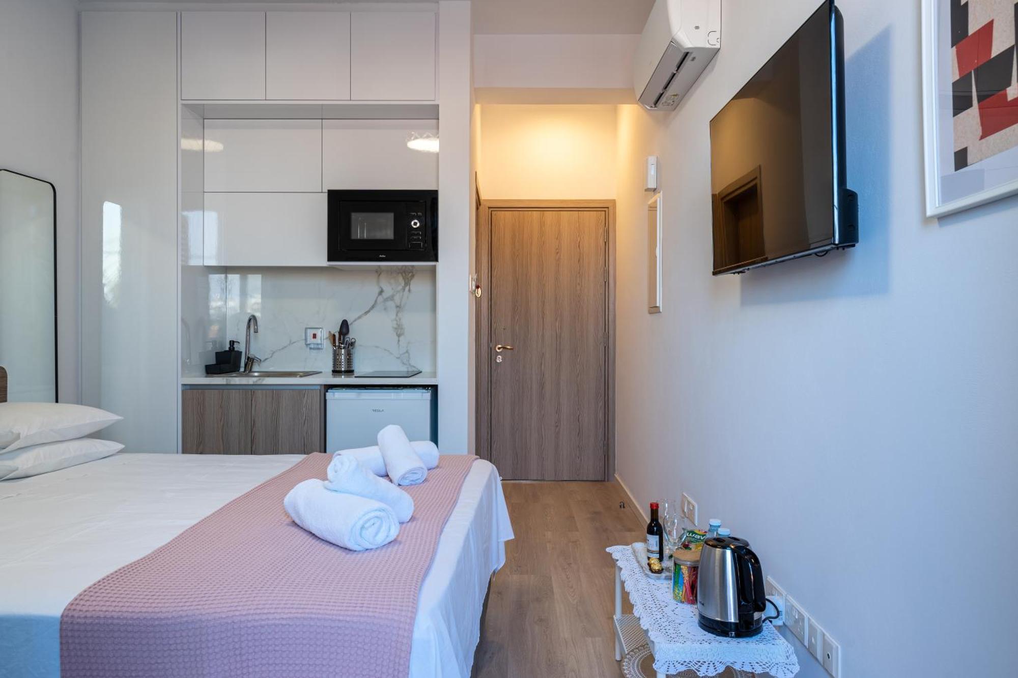 Le Voyageur By The Sea - Furnished Rooms Ларнака Экстерьер фото