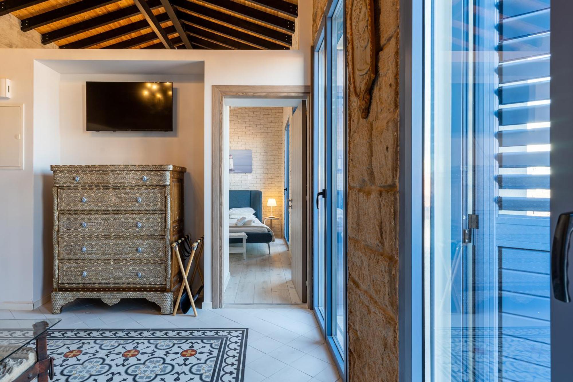 Le Voyageur By The Sea - Furnished Rooms Ларнака Экстерьер фото