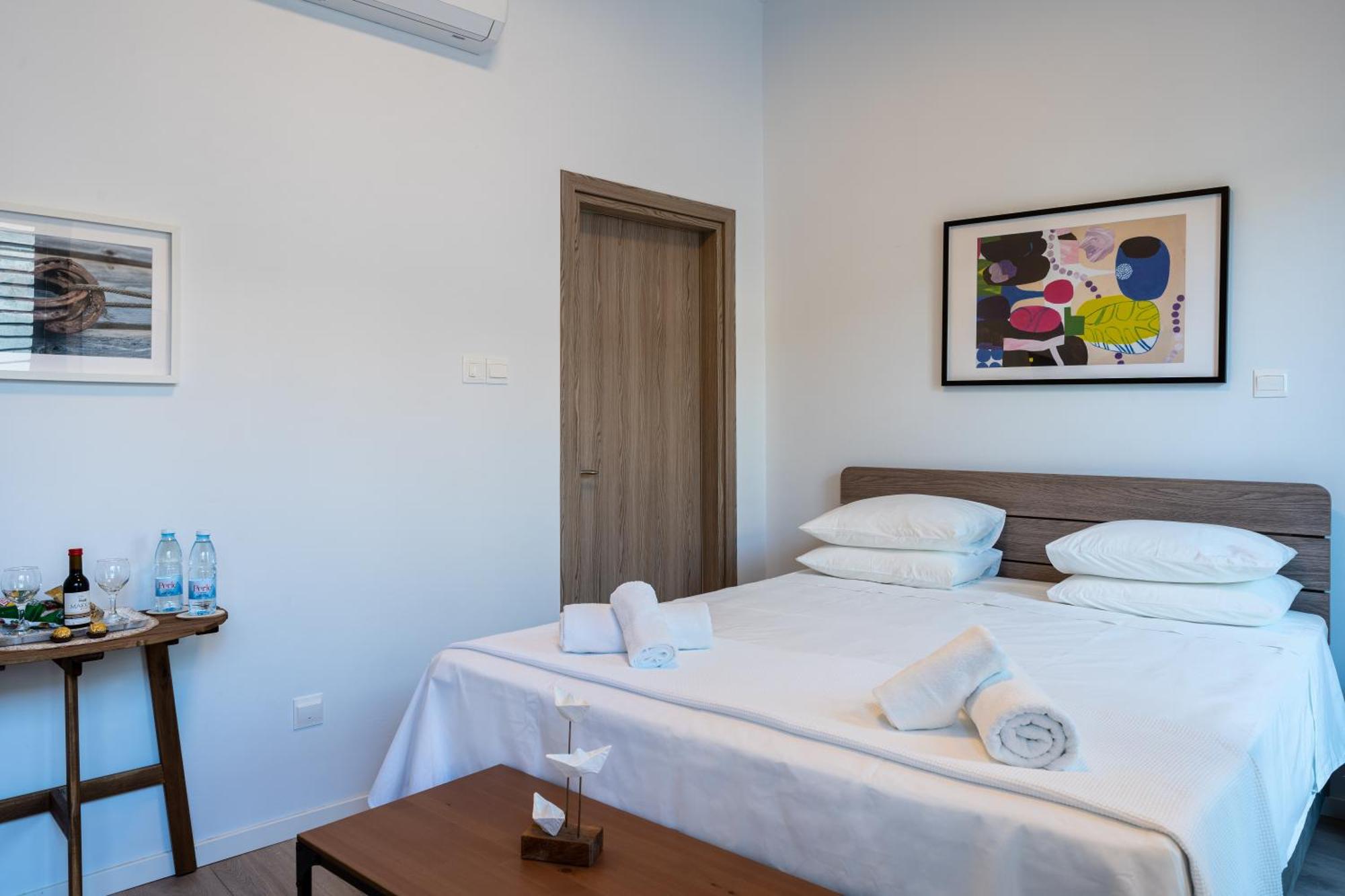 Le Voyageur By The Sea - Furnished Rooms Ларнака Экстерьер фото